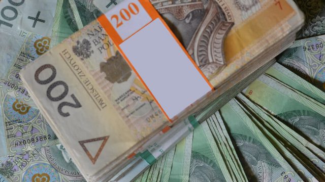 Czy dostanę gotówkę bez wychodzenia z domu?