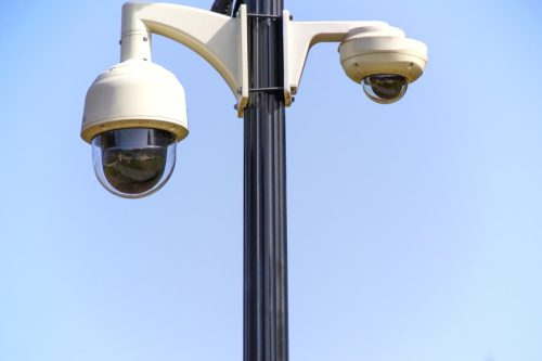 Jak działa mobilna wieża monitorująca i jak można ją wykorzystać w ochronie?